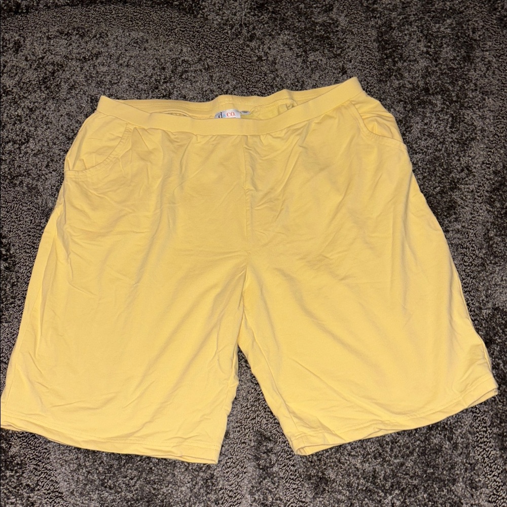Casual Shorts 2X, 2 front pockets Denim & CO, yellow, EUC-like new stretch waist
